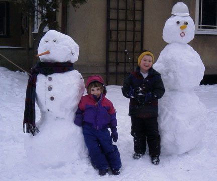 snowmen.jpg (31545 bytes)